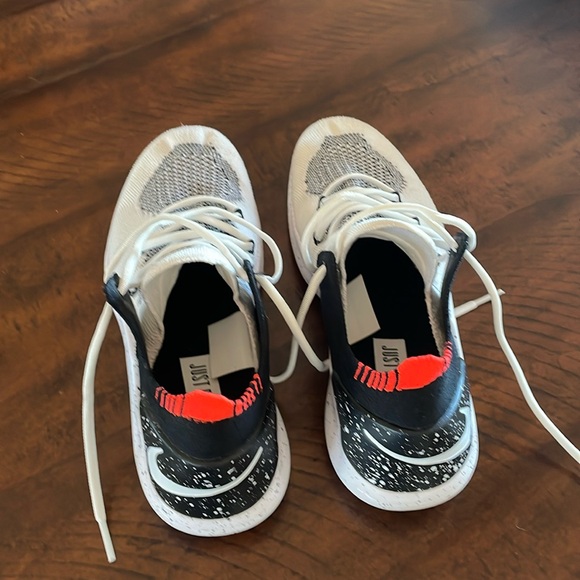 Nike women’s size 7 sneakers canvas lightweight… Black and white with neon trim - Picture 1 of 5